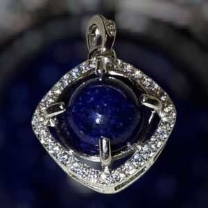 Srebrny wisiorek z lapis lazuli